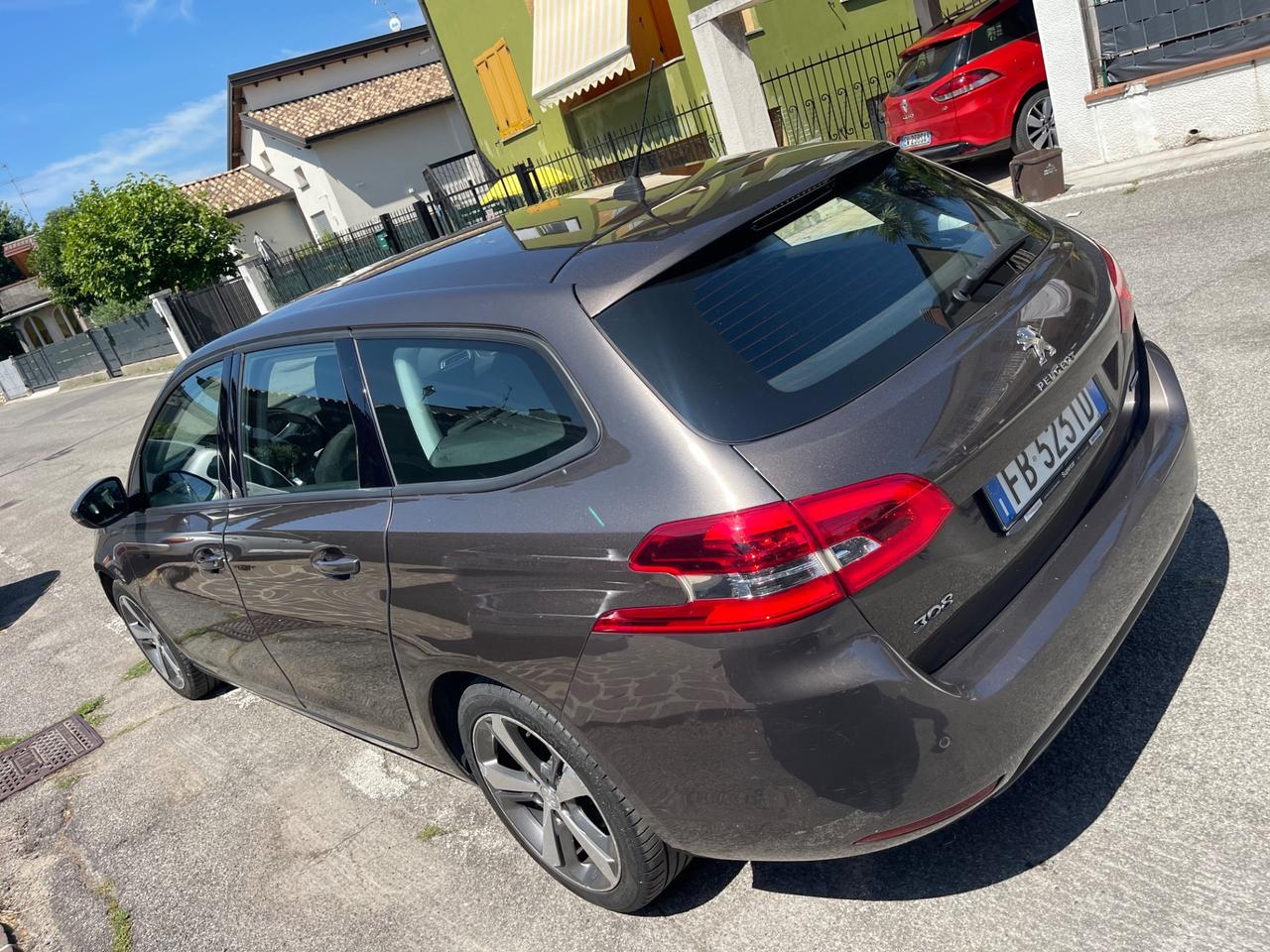 Peugeot 308 PureTech Turbo 130 S&S SW Allure