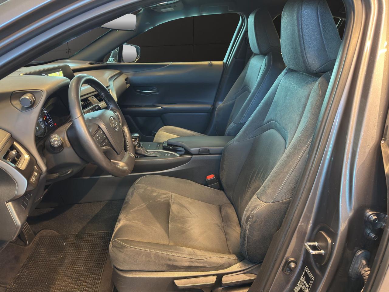 Lexus UX 250h 2.0 Business 2wd cvt