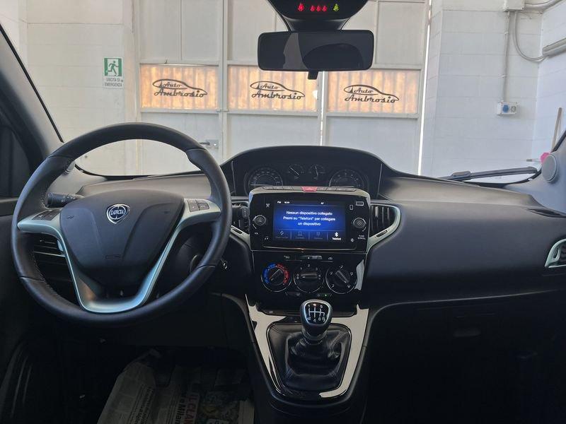 Lancia Ypsilon 1.0 FireFly 5 porte S&S Hybrid Platino TUA DA 159,00 al mese