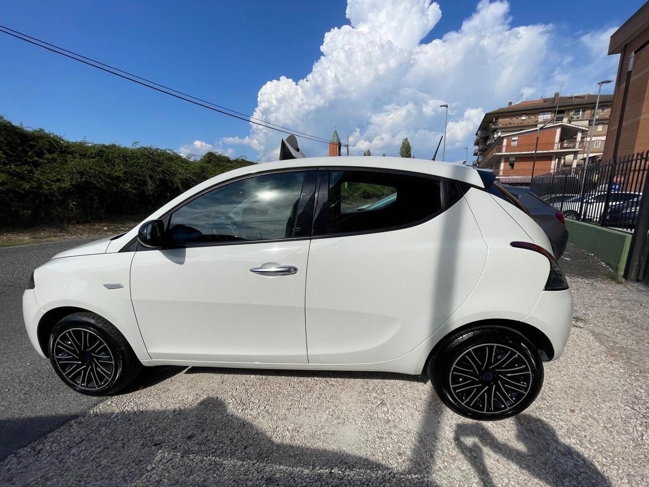 Lancia Ypsilon 1.0 Hybrid Alberta Ferretti !!19000KM!!