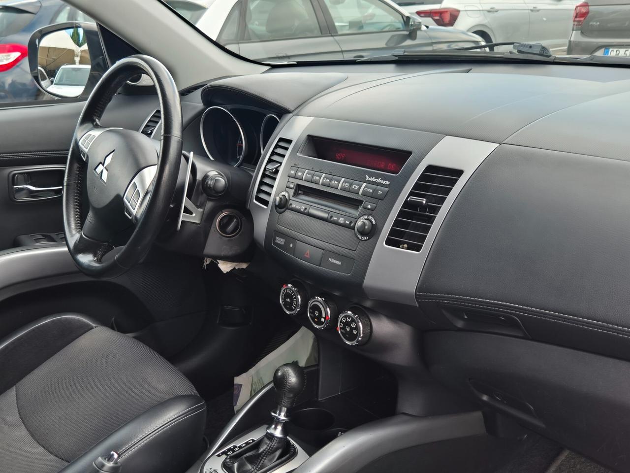 Mitsubishi Outlander 2.2 DI-D 4WD Intense