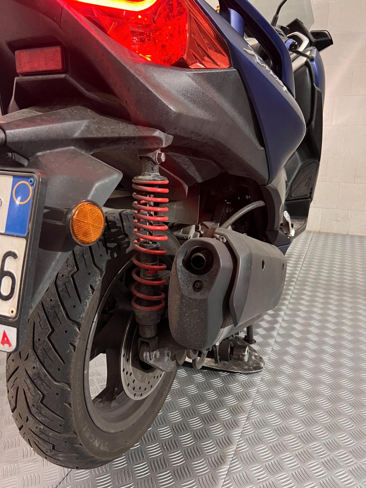 Yamaha X-Max 300