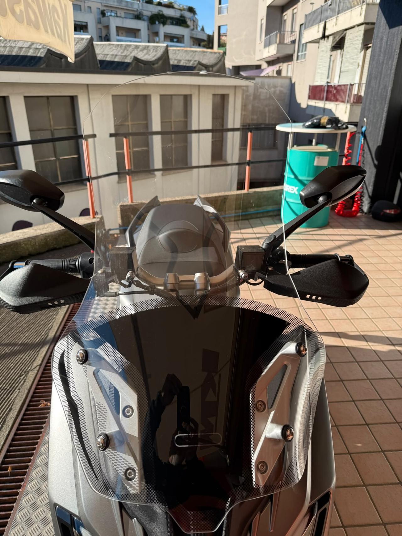 Sym ADX 300