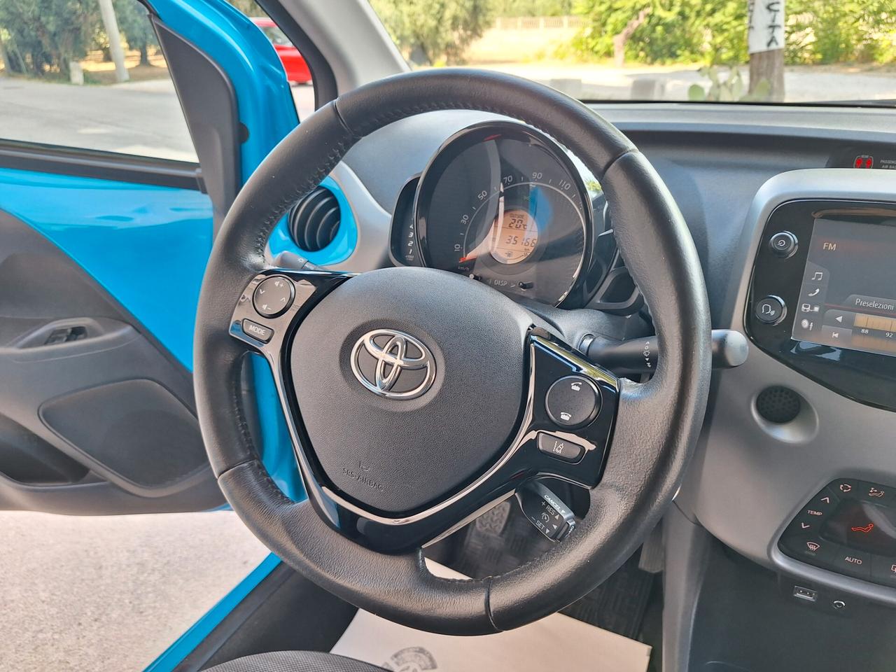 Toyota Aygo 1.0 5 porte x-cool 35000 km 2019