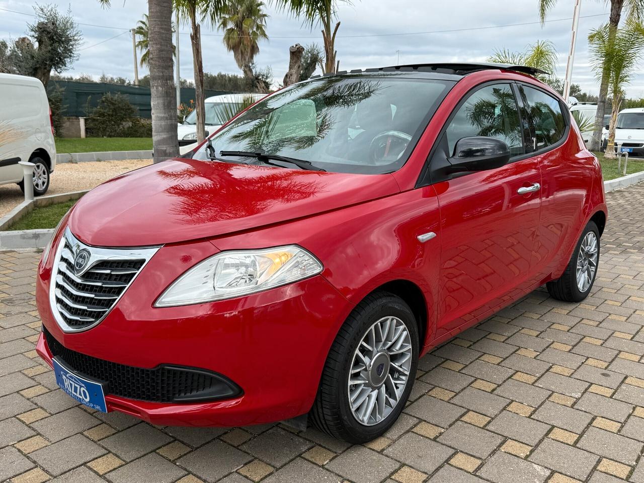Lancia Ypsilon 1.2 69CV 5 porte Tetto Apribile Platinum
