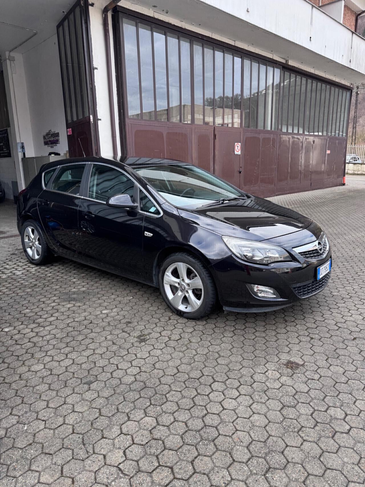 Opel Astra 5p COSMO S