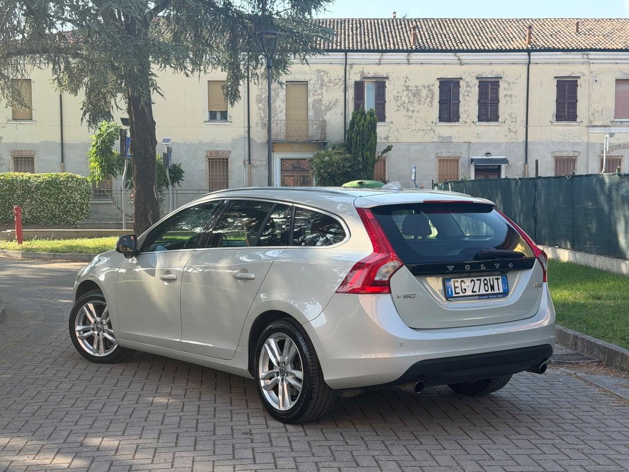 Volvo V60 2.4 D5