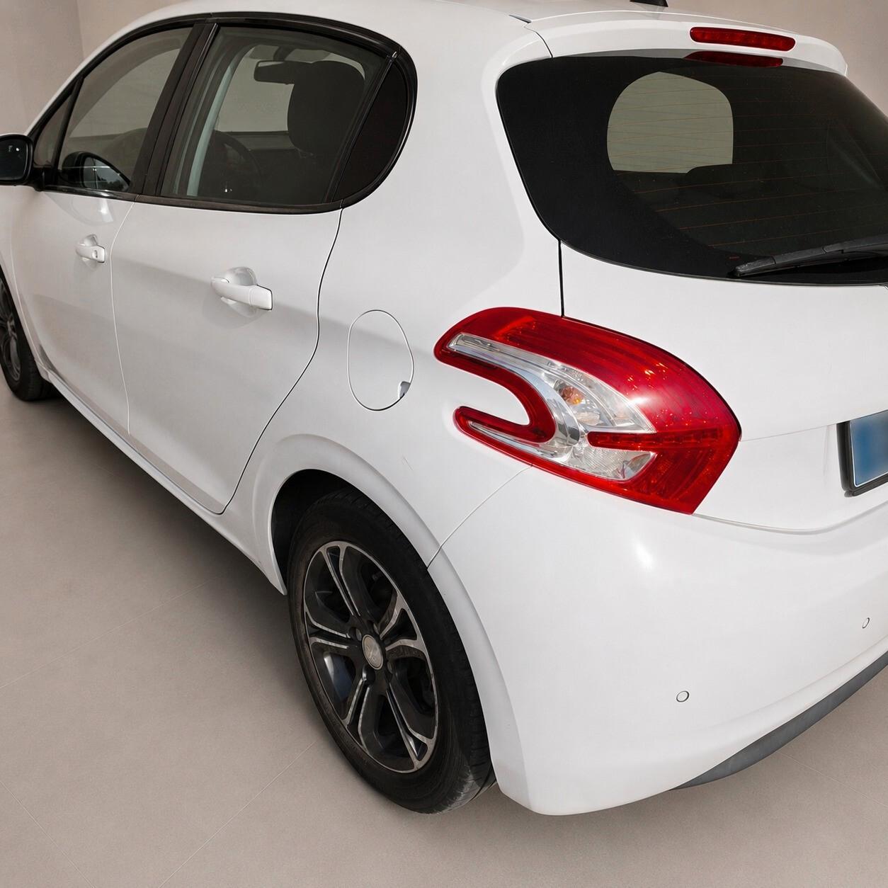 Peugeot 208 1.6 e-HDi 92 CV Stop&Start ETG6 5 porte Allure