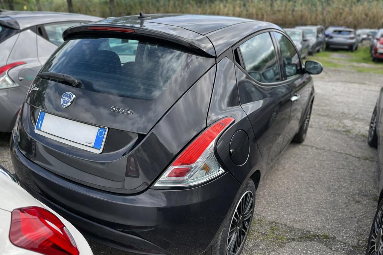 LANCIA Ypsilon III 2021 - Ypsilon 1.0 firefly hybrid Silver s&s 70cv 5p.ti