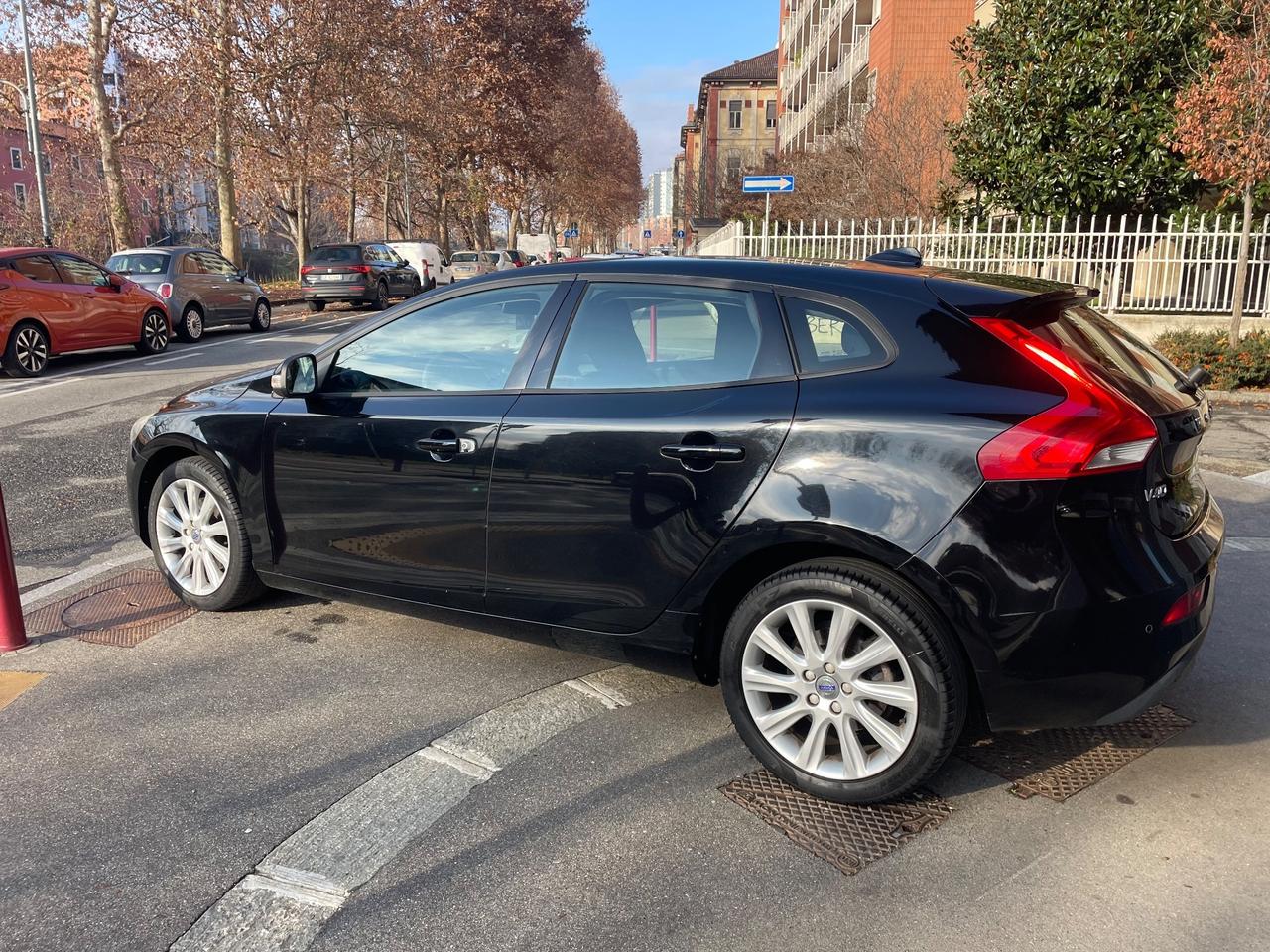 Volvo V40 2.0 D2 120cv MOMENTUM/GARANZIA 12 MESI