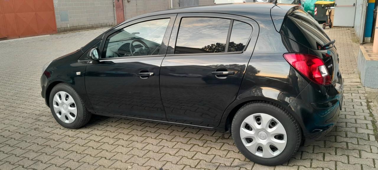 Opel Corsa 1.2 16V 5 porte Cosmo Edition
