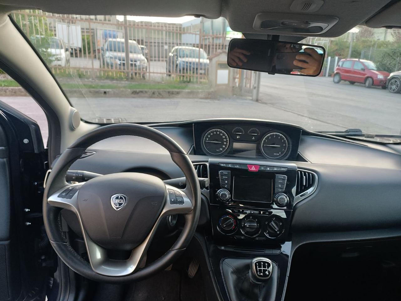LANCIA Ypsilon 1.2 69 CV 5 porte GPL Ecochic Gold