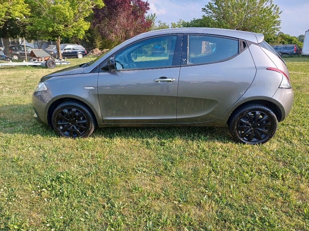 Lancia Ypsilon 1.200 5 Porte Gold