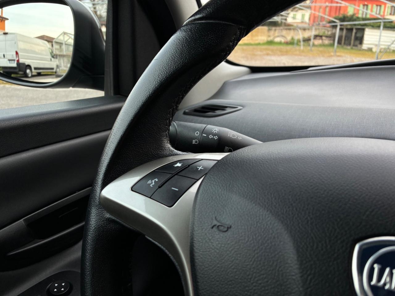Lancia Ypsilon 1.0 FireFly 5 porte S&S Hybrid Gold