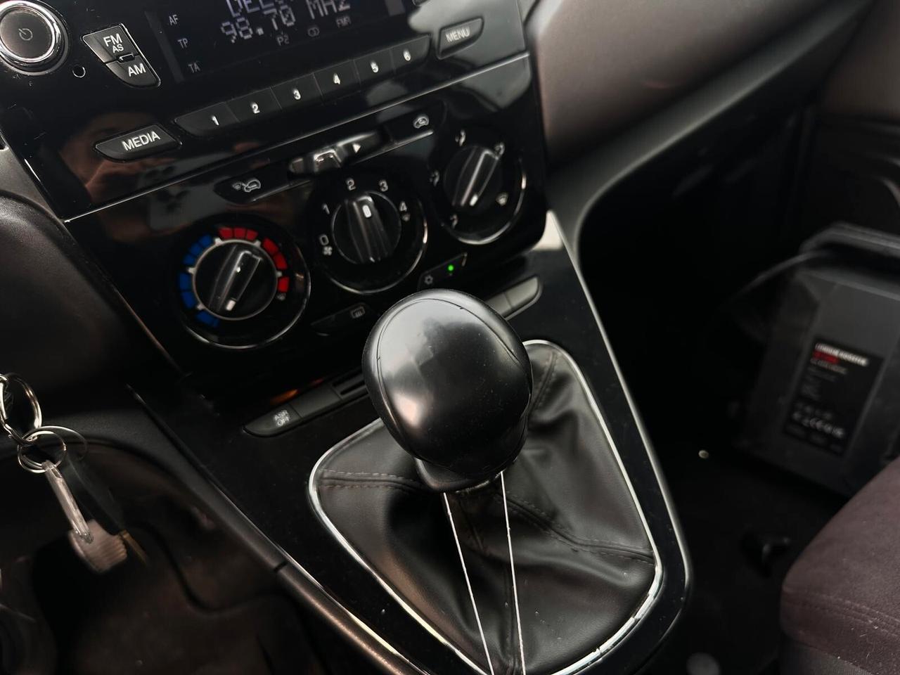 Lancia Ypsilon 1.2 69 CV 5 porte S&S Silver