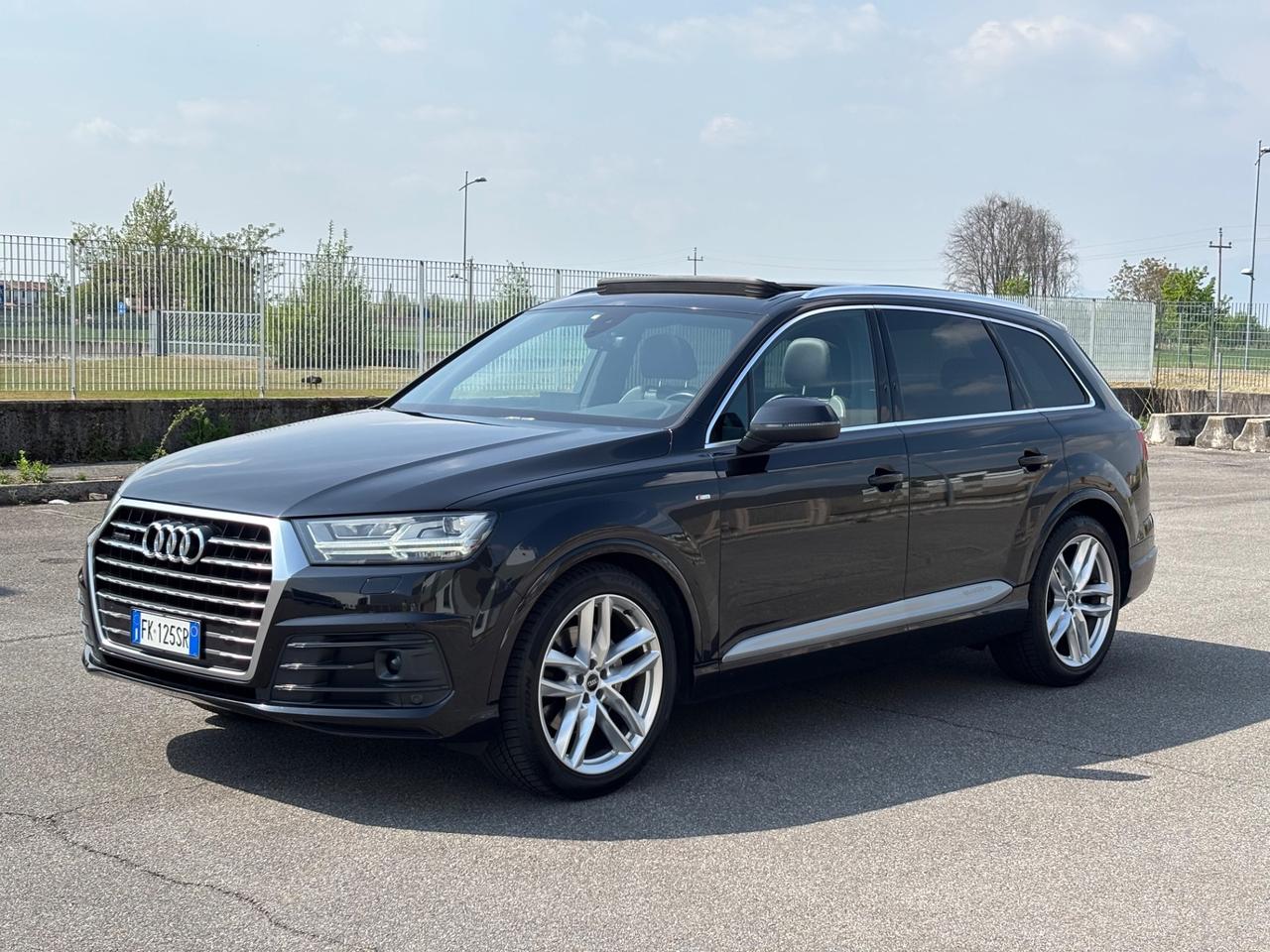 Audi Q7 3.0 TDI 272 CV quattro S LINE,TAGLIANDI CERTIFICATI