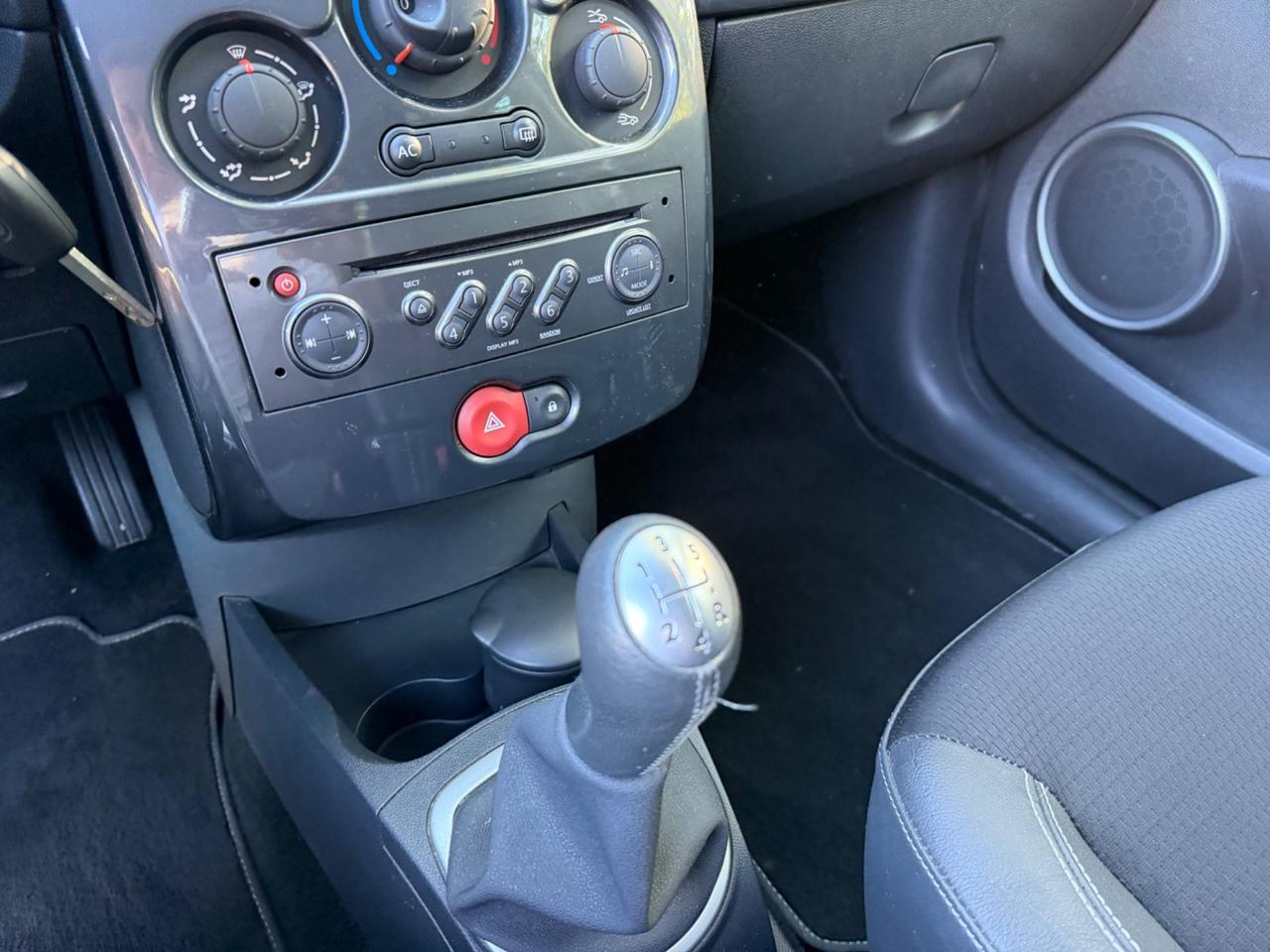 Renault Clio 1.2 16V 5p NEOPATENTATI
