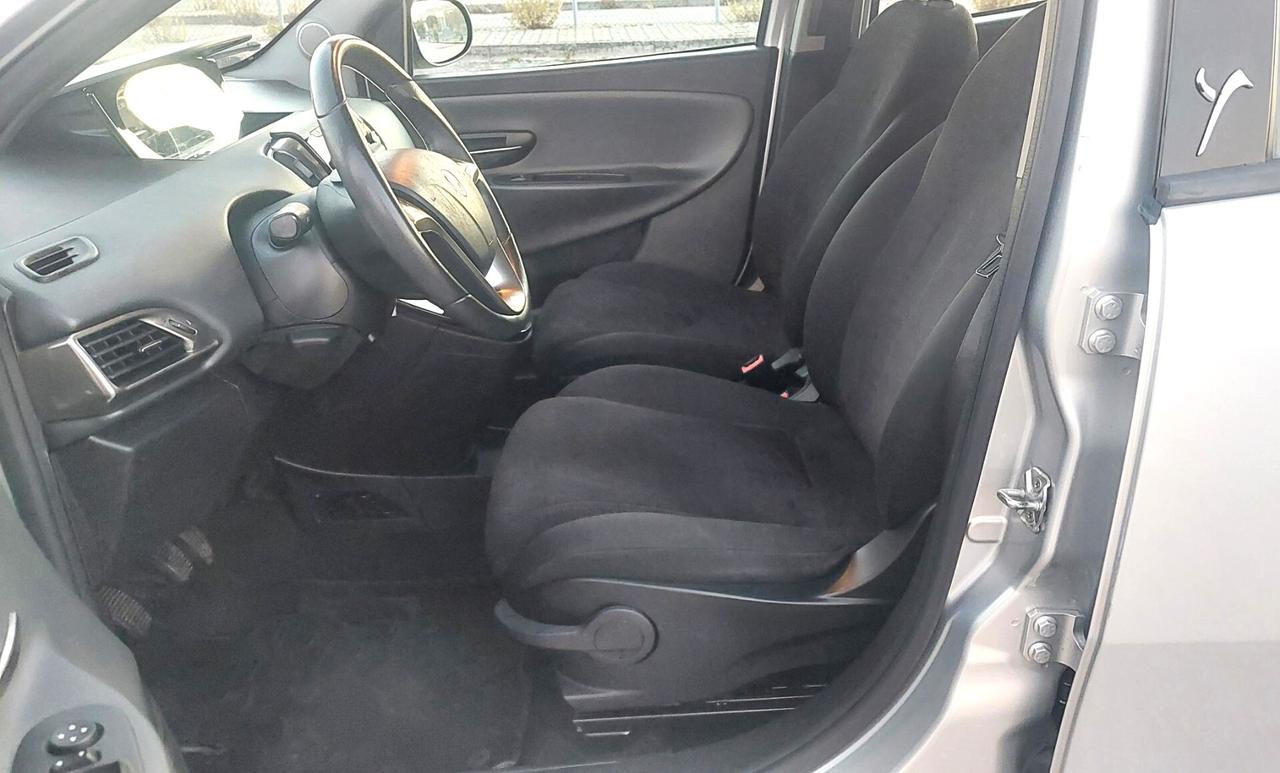 LANCIA YPSILON 1.2-UNICO PROPRIETARIO-NEOPATENTATI