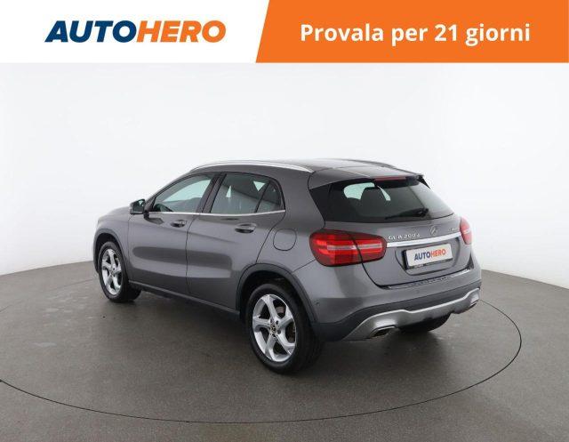 MERCEDES-BENZ GLA 200 d Automatic 4Matic Sport
