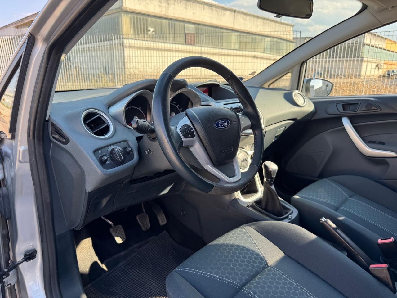 Ford Fiesta 1.4 TDCi Titanium. Garanzia 12 mesi