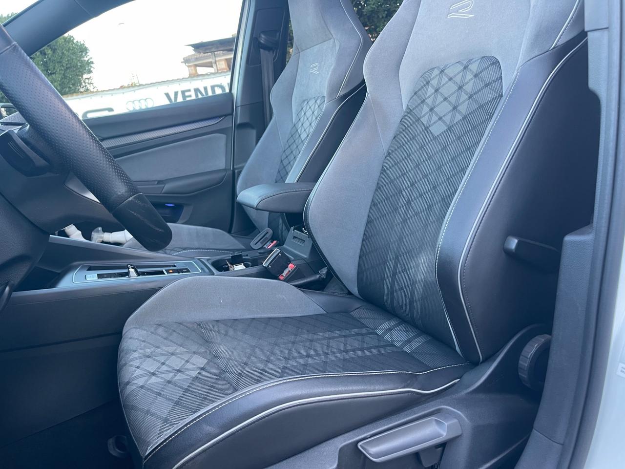Volkswagen Golf R-Line DSG 2.0 TDI 150cv