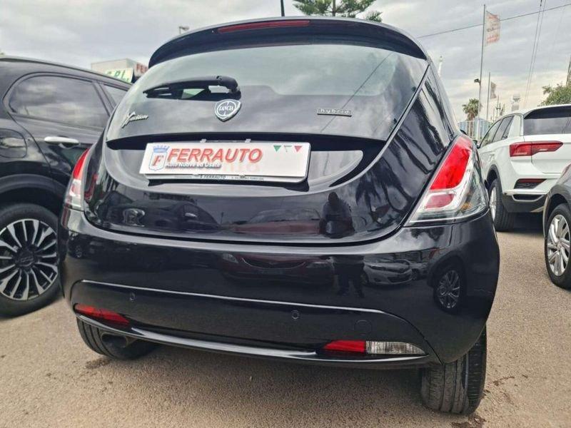 Lancia Ypsilon 1.0 FireFly 5 porte S&S Hybrid Ecochic