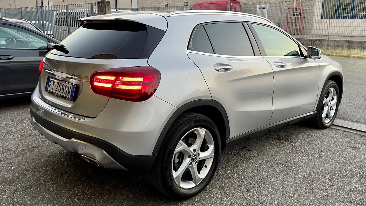 MERCEDES-BENZ GLA 180 1.6 PREMIUM 122CV - FULL LED, PELLE, TETTO, NEOPATENTATI
