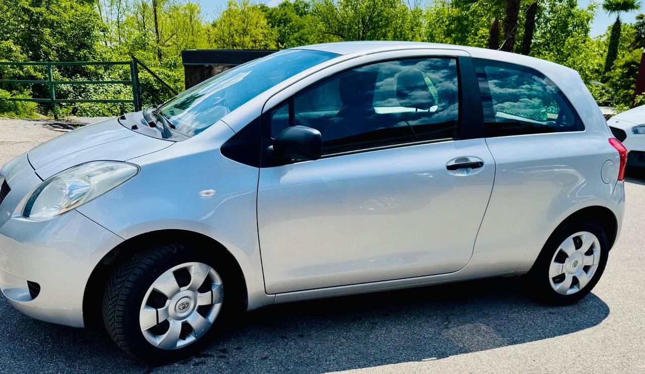 Toyota Yaris 1.0 3 porte Ok Neopatentati