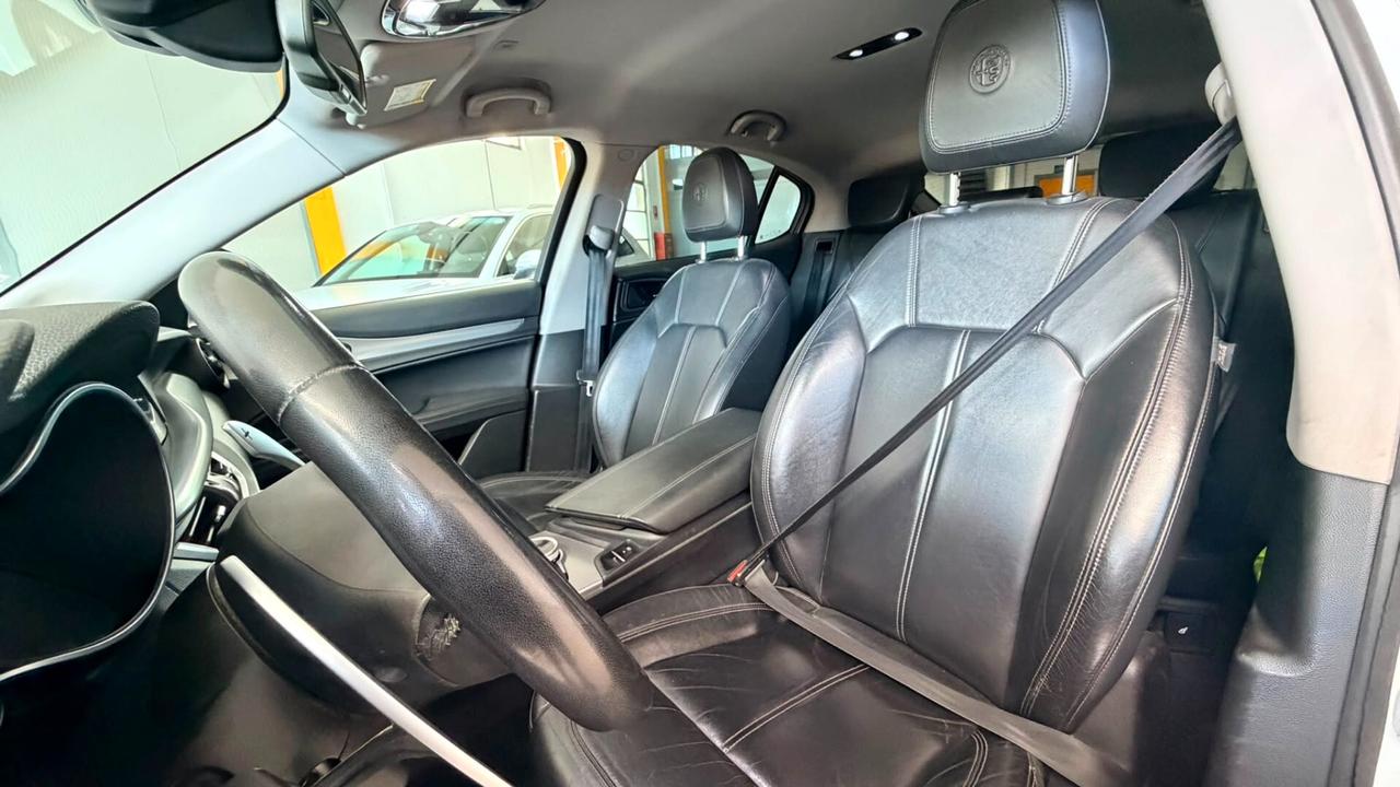 Alfa Romeo Stelvio 2.2 Turbodiesel 210 CV AT8 Q4 Executive