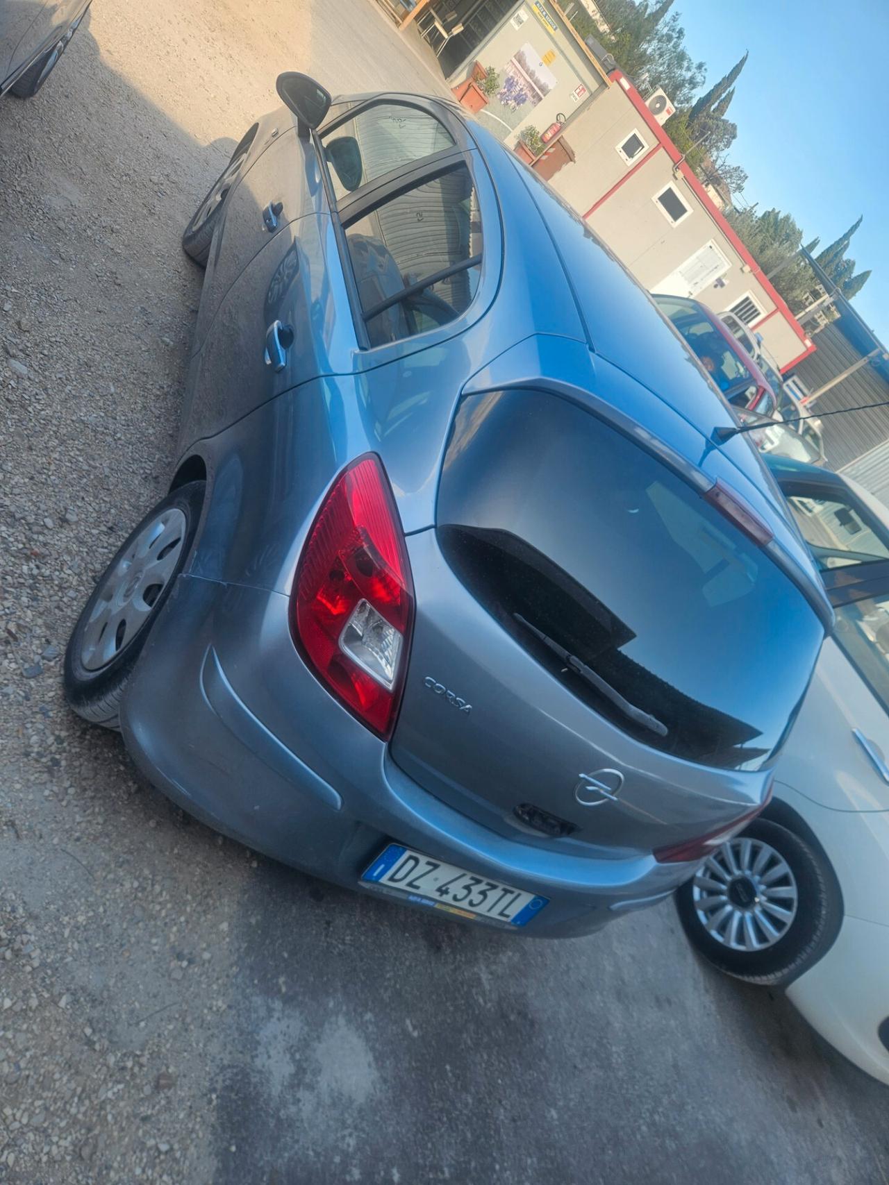 Opel Corsa 1.2 5 porte Cosmo