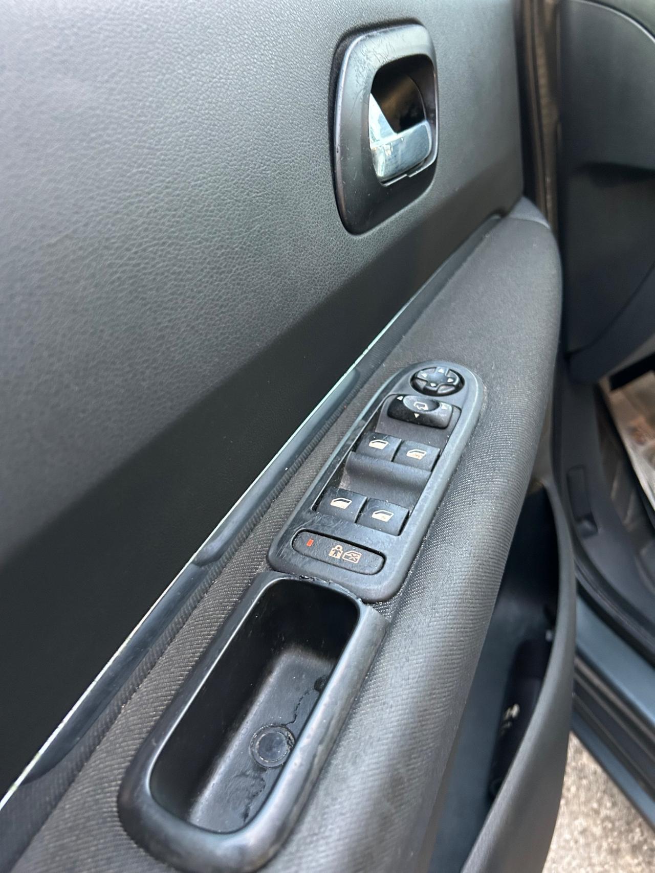 Peugeot 5008 1.6 HDi 110CV Premium
