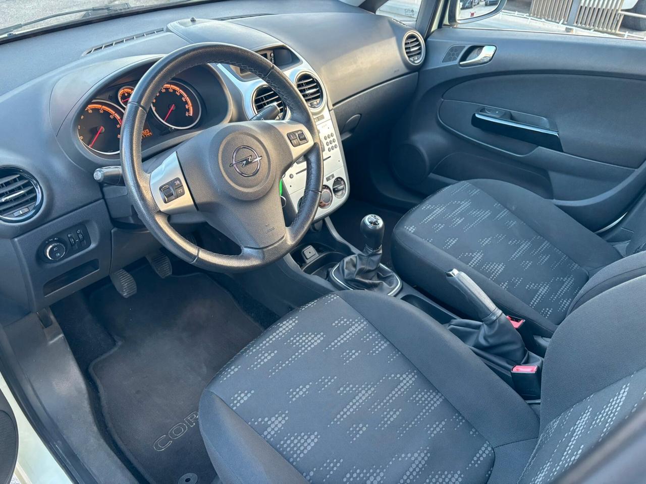 Opel Corsa 1.2 5 porte Cosmo