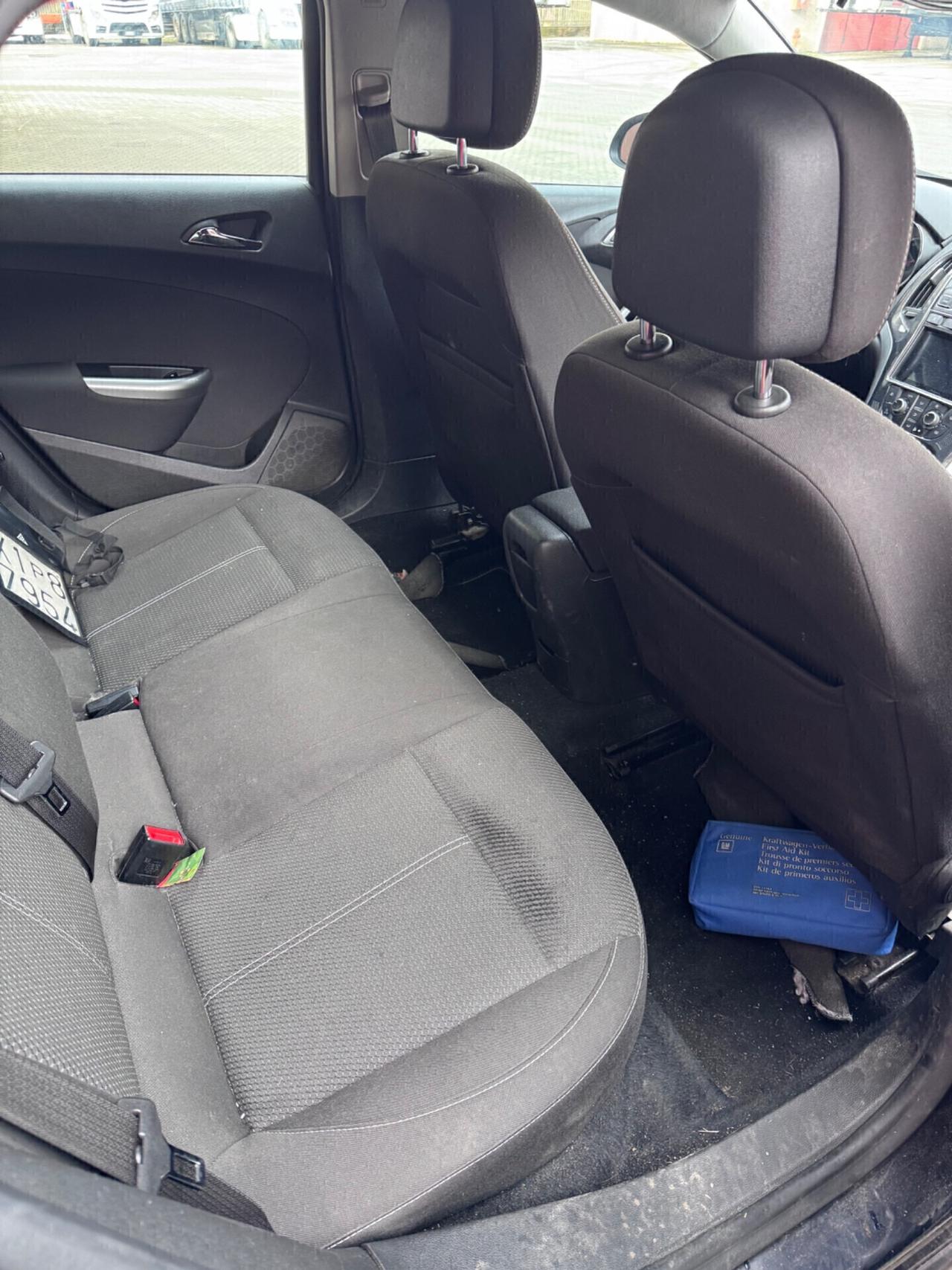 Opel Astra 5p COSMO S