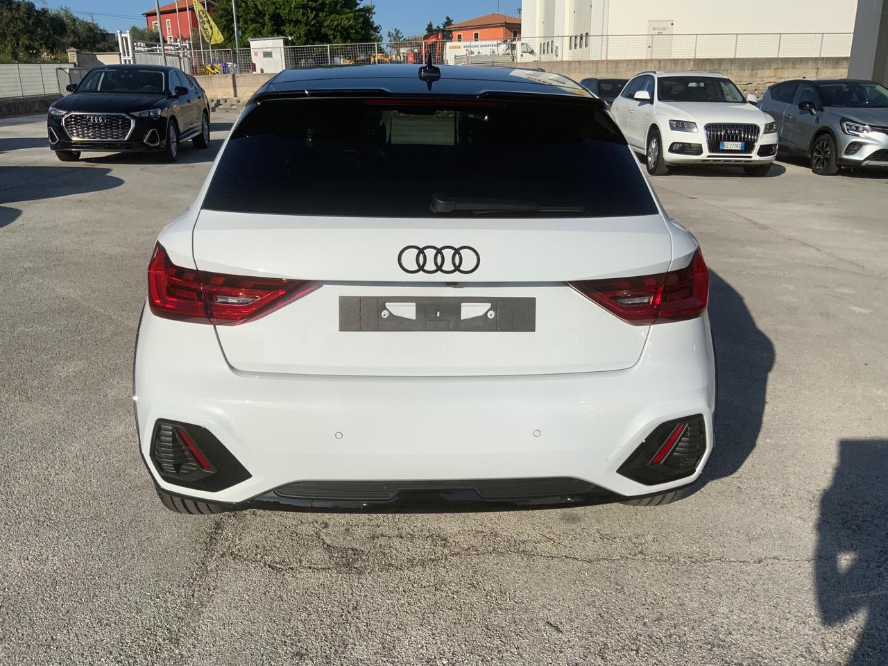 Audi A1 allstreet 30 TFSI S tronic Identity Contrast LINE