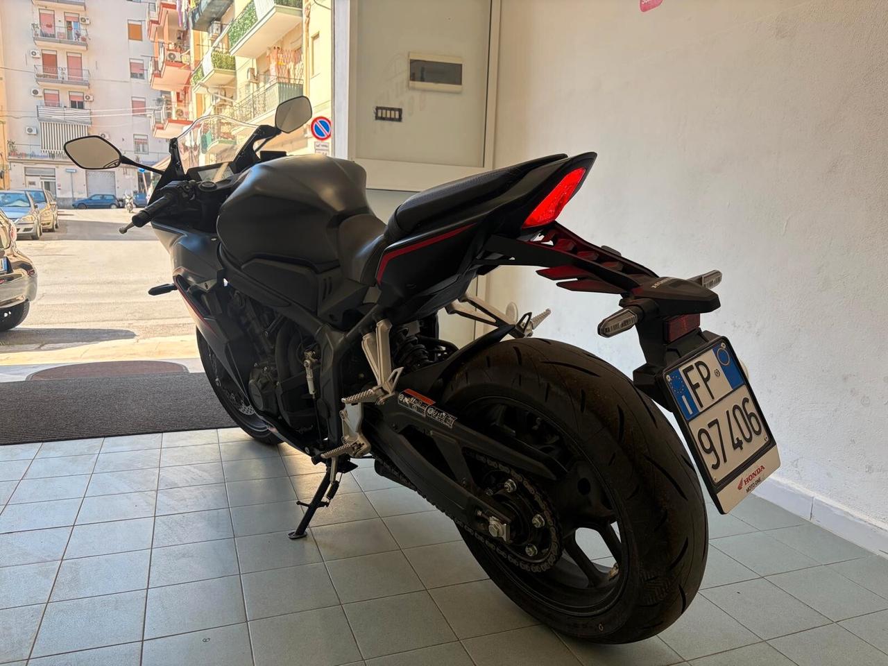 Honda CBR 650 R PARI AL NUOVO SOLO 1296KM