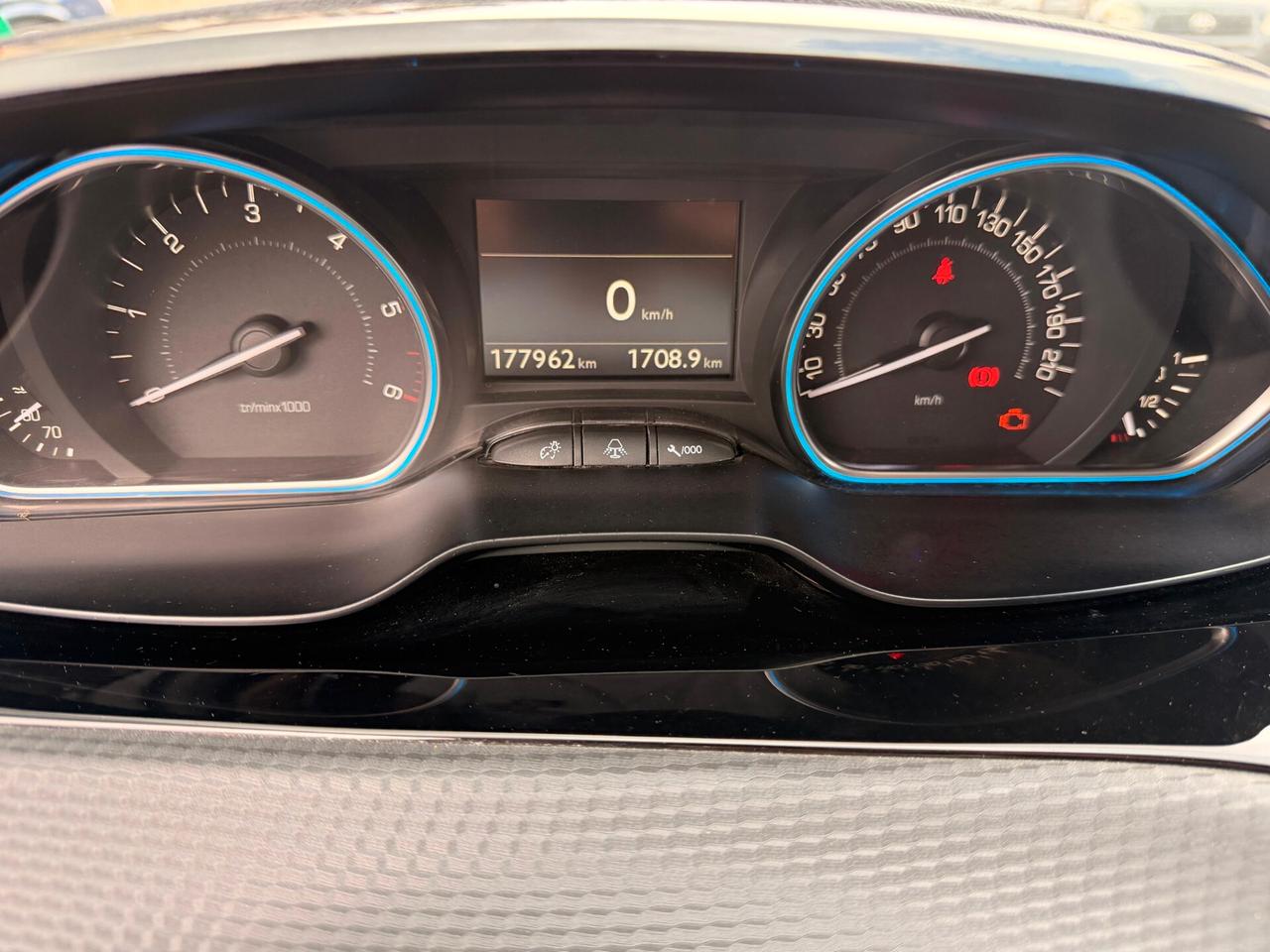 Peugeot 2008 BlueHDi 100 Allure
