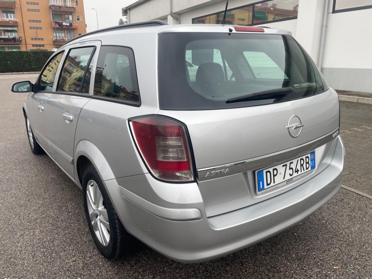 Opel Astra 1.7 CDTI del 2008 ok per neo patt