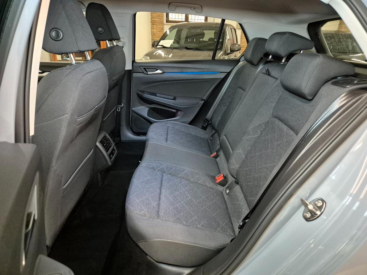 Volkswagen Golf 1.0 eTSI EVO DSG Life ** ibrida