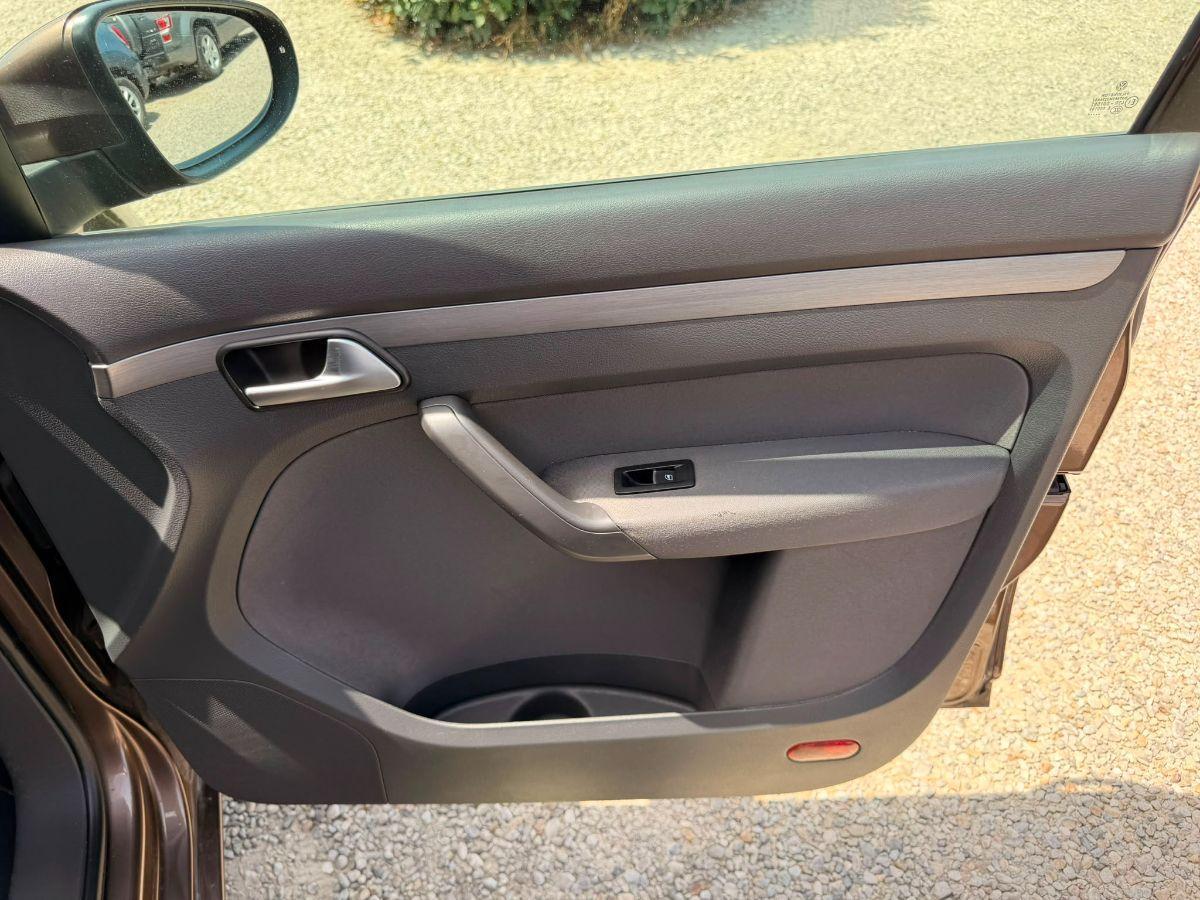 VOLKSWAGEN - Touran - 1.6 TDI DSG Comfortline 7 POSTI