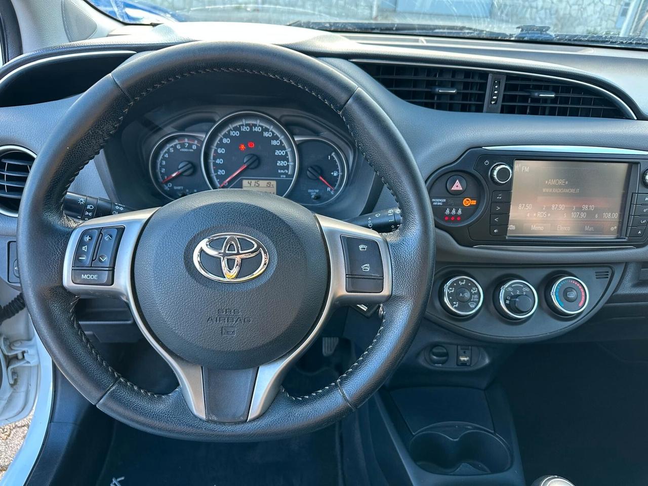 Toyota Yaris 1.3 5 porte Lounge-03/2015