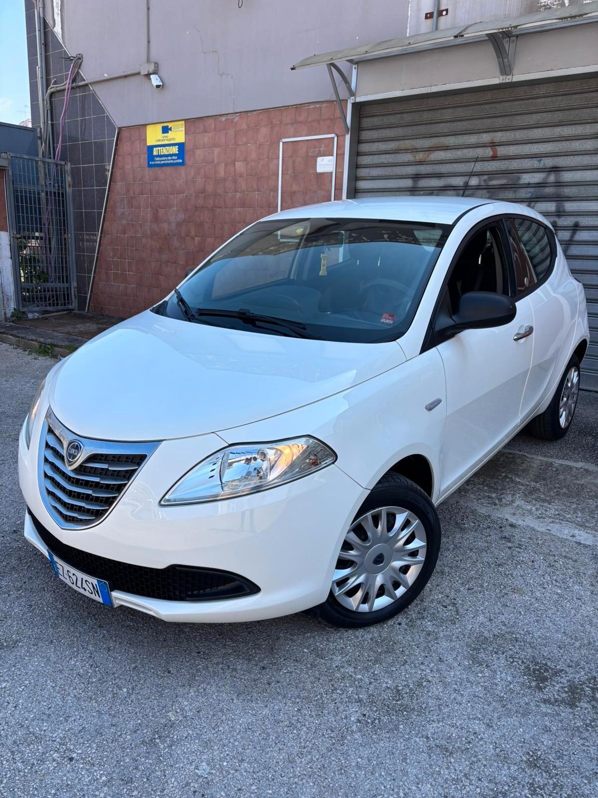 Lancia Ypsilon 0.9 TWINAIR 85 CV 5P METANO ECOCHIC ELLE