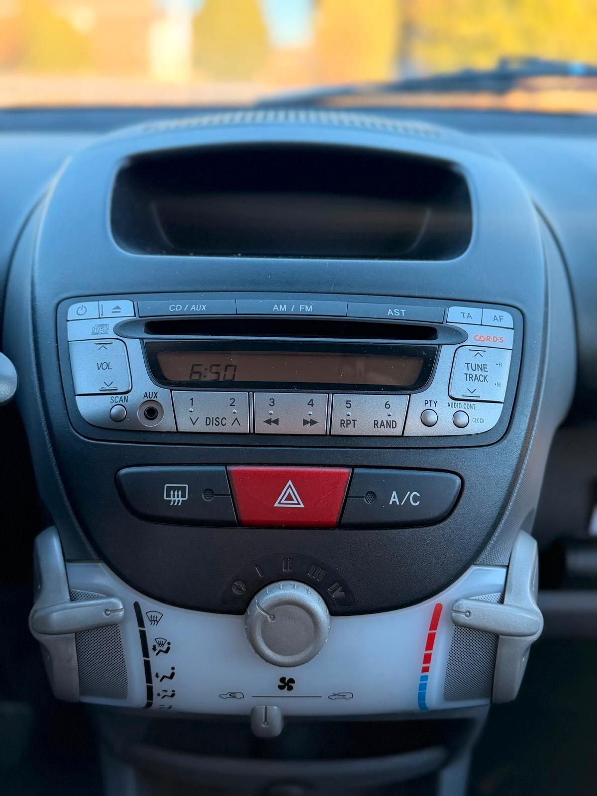 Toyota Aygo 1.0 12V VVT-i 5 porte Sol