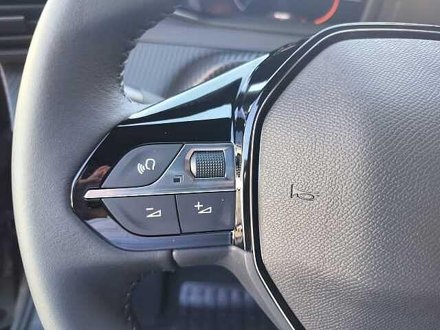 Peugeot 2008 motore elettrico 136 CV Allure