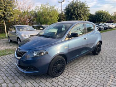 Lancia Ypsilon 1.0 FireFly 5 porte S&S Hybrid Ecochic Silver