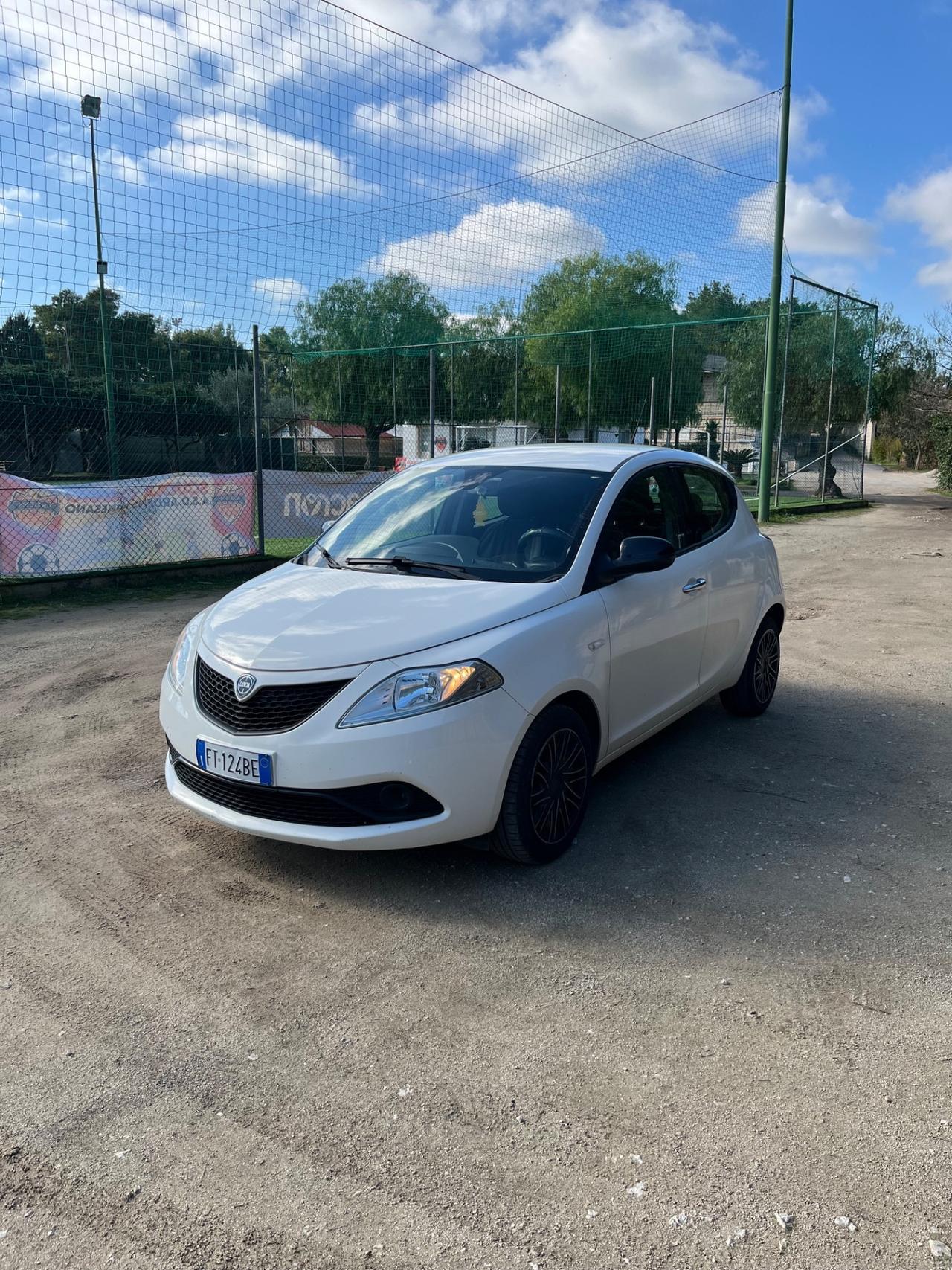 Lancia Ypsilon 1.2 Platinum 2018 Uni-Pro