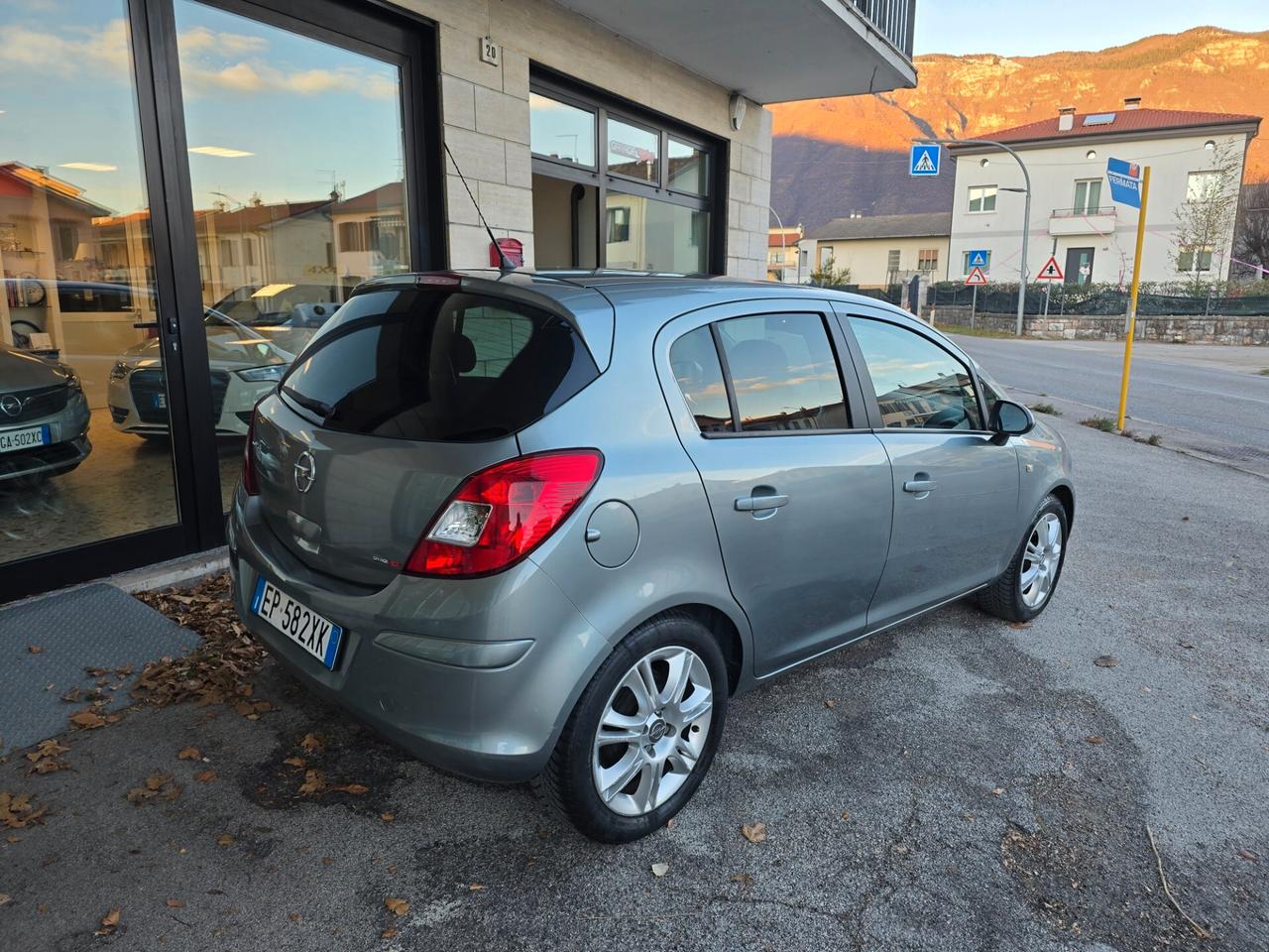 Opel Corsa 1.2 5 porte Elective