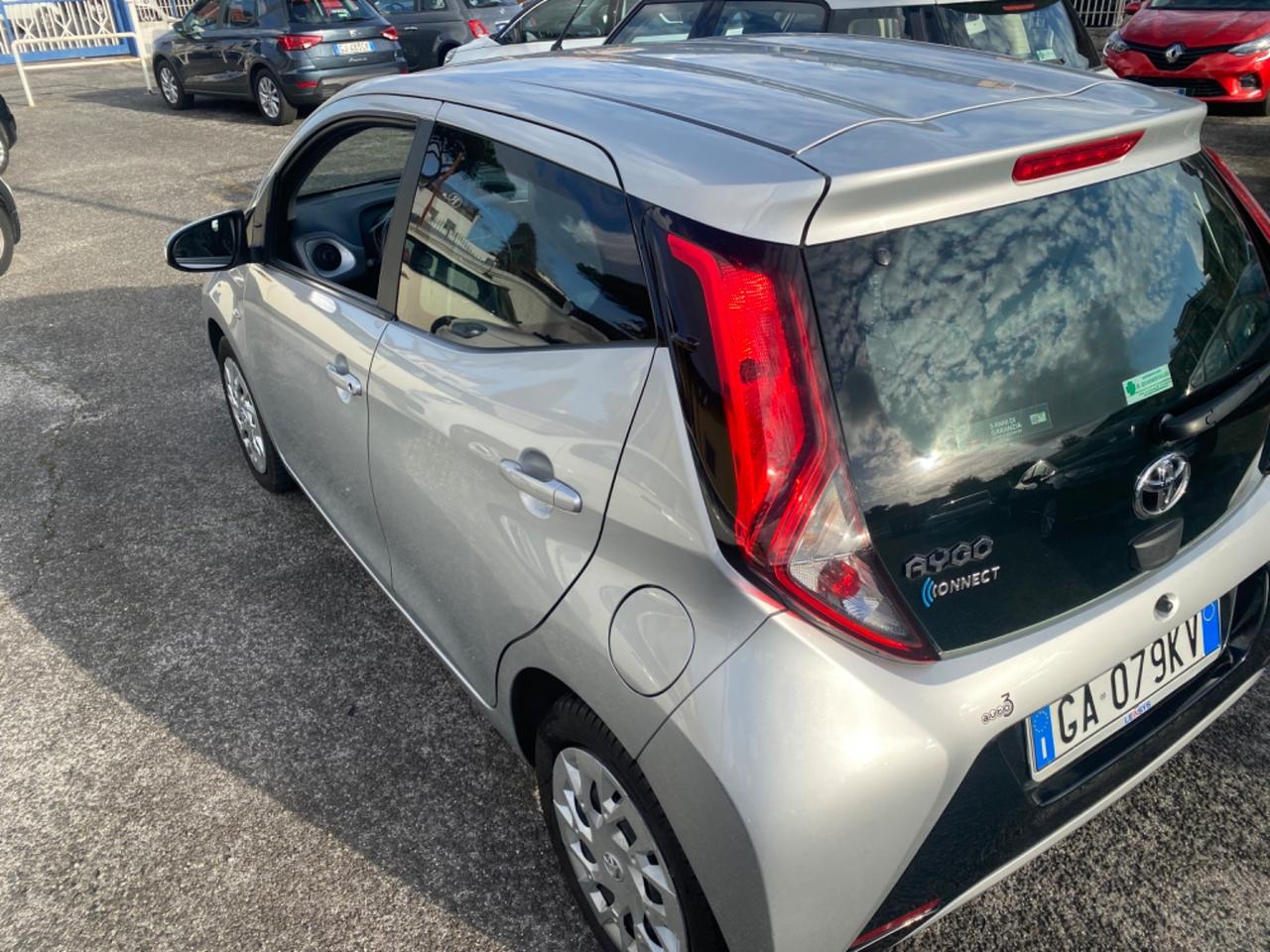 Toyota Aygo Connect 1.0 VVT-i 72 CV 5 porte x-play MMT