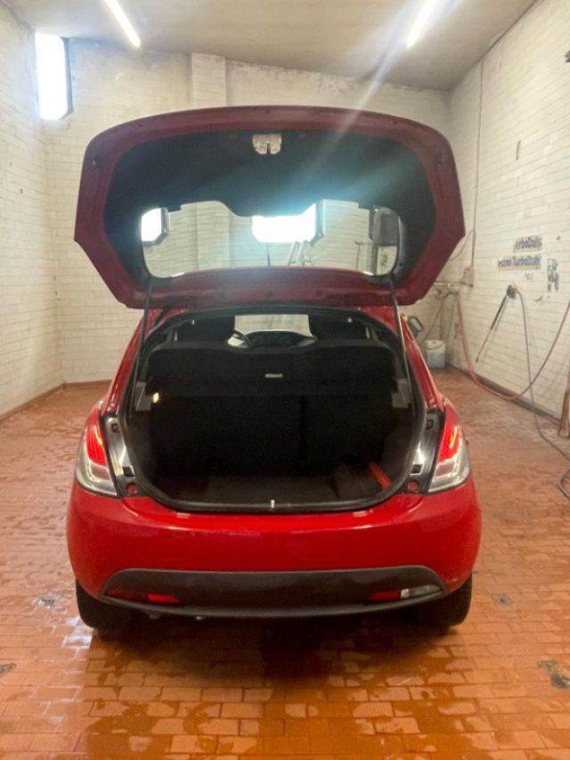 LANCIA Ypsilon 1.2 69 CV 5 porte GPL Silver