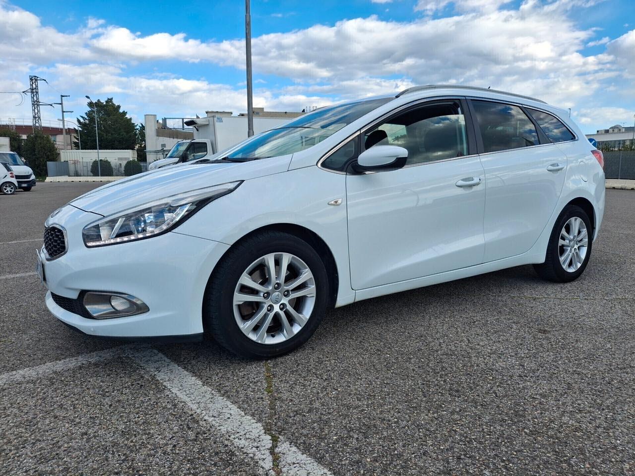 Kia Ceed cee'd 1.4 CRDi SW.-TELECAMERA-LUCI LED-
