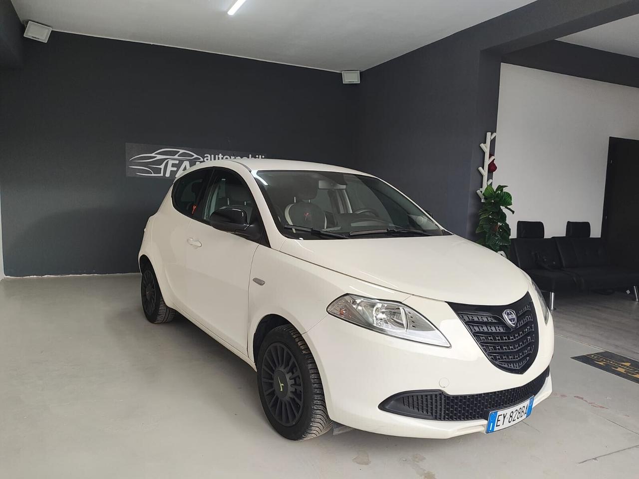 Lancia Ypsilon 1.2 69 CV 5 porte GPL Ecochic Plati